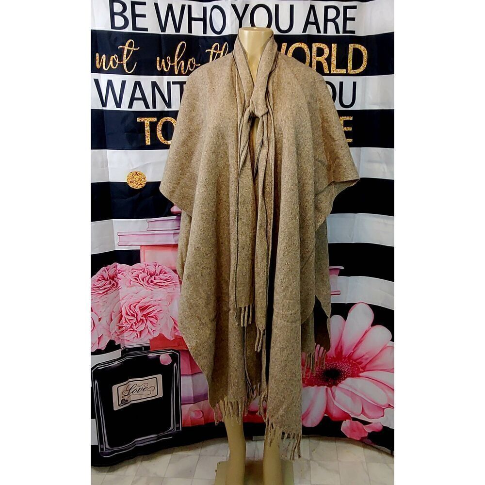 Wool blend poncho - Picture 4 of 8